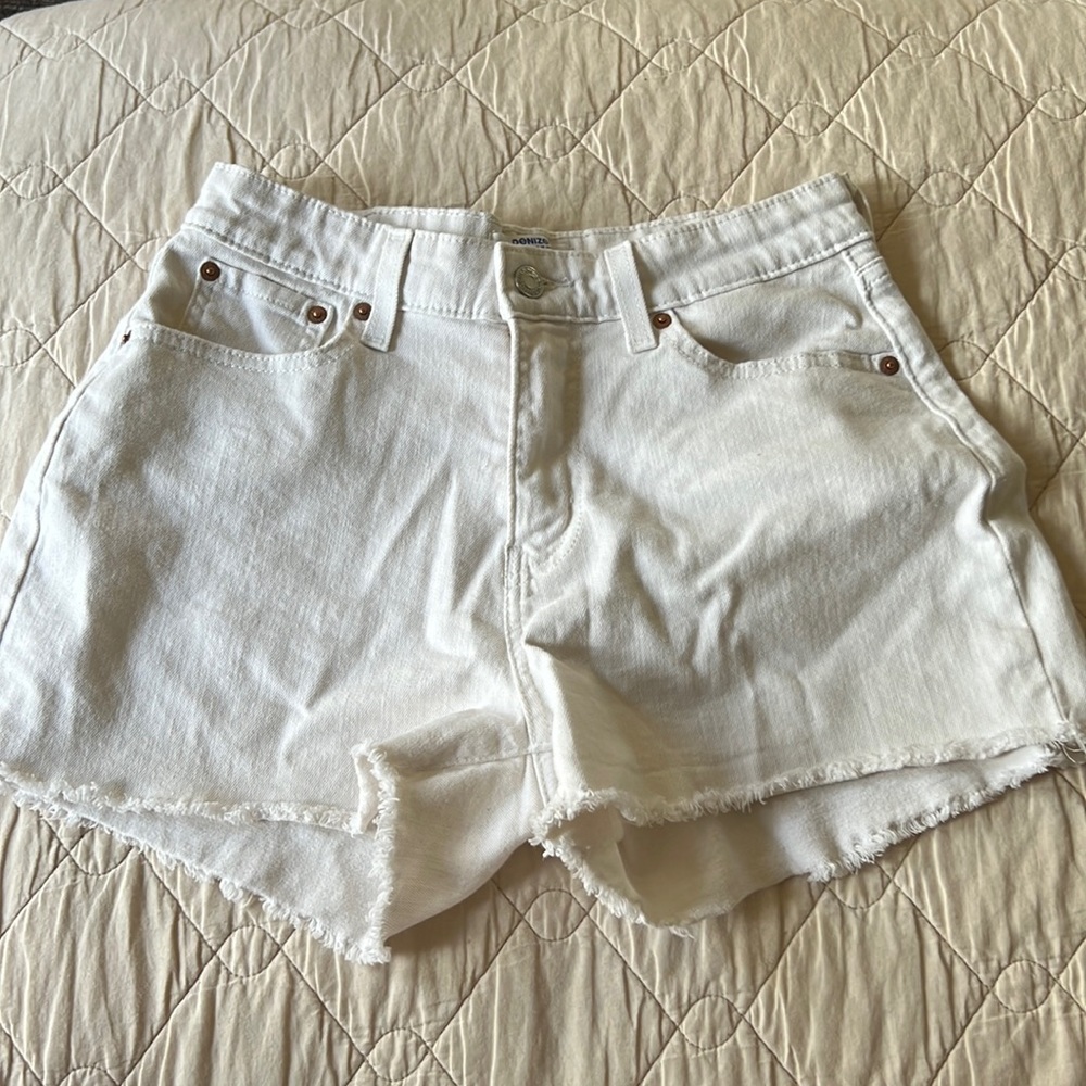 Levi’s High rise white shorts